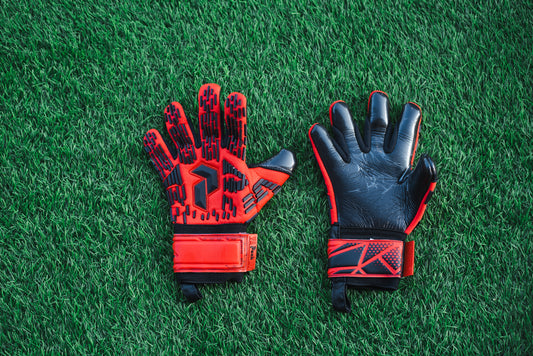 Peak Performance Apex red Goalkeeper Gloves