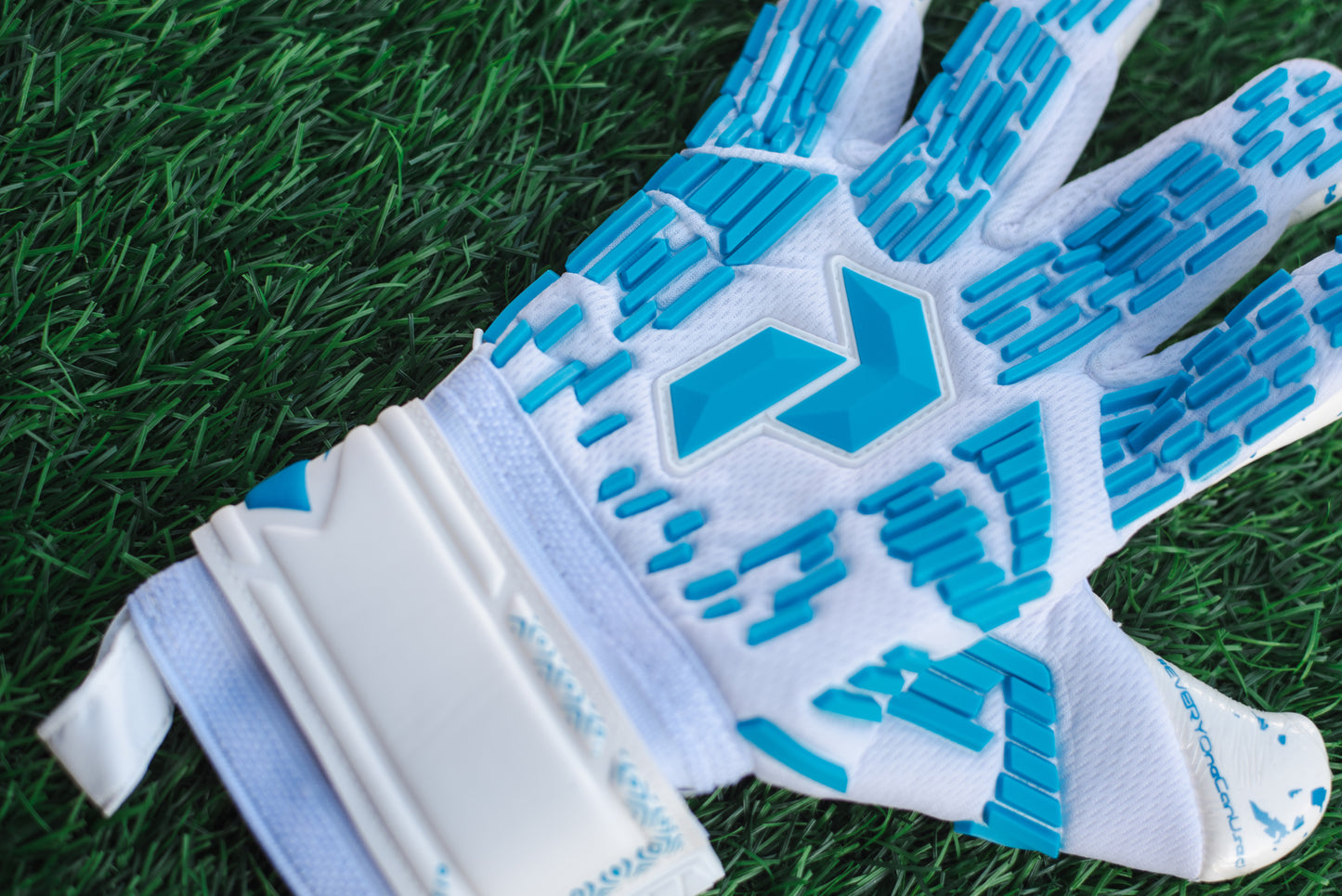 Peak Performance Apex teal Goalkeeper Gloves