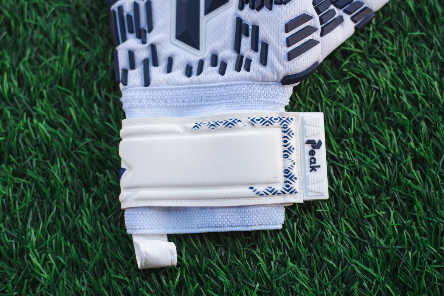 Peak Performance Apex navy Goalkeeper Gloves